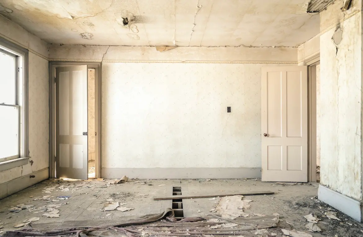 Waste disposal crew managing a cleanout project in Casselberry